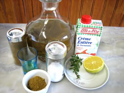 Ingrédients pour la recette : Sauce crème à la sarriette