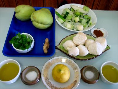 Ingrédients pour la recette : Noix de Saint-Jacques aux chayottes