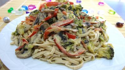 Légumes : Assiette de tagliatelle au poivron et champignons