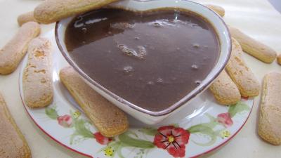 Desserts : Saladier de crème anglaise au chocolat
