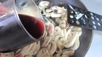 Oeufs au vin rouge et champignons - 6.1