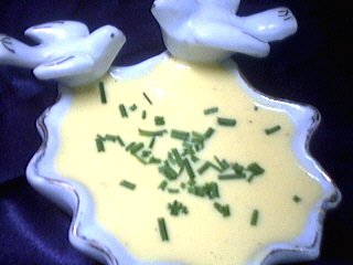 sauce chaude à base de moutarde : Ramequin de sauce moutarde au fromage blanc