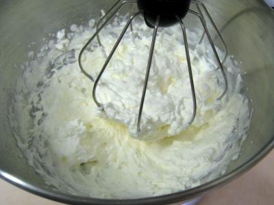 Préparation de la crème fouettée