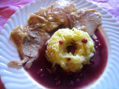 Recette Cuisse de dinde au chou et à la sauce aux airelles