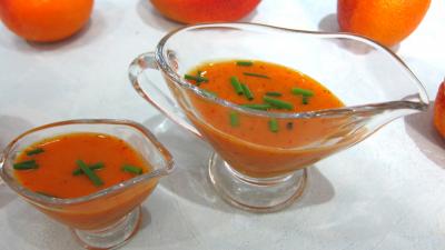 Cuisine diététique : Saucières de sauce vinaigrette à la mangue