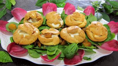 sauce soja : Assiette de mini-gougères fourrées