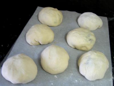 Petits pains farcis à l'oignon et aillettes - 13.2