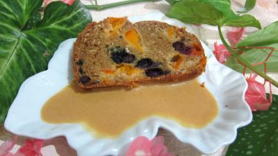 Abricot : Assiette de cake aux abricots et myrtille avec sa crème aux abricots et noix de coco