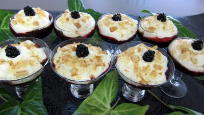 Dessert meringué : Verrines de sullabub aux mûres