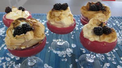 Pour débutants : Coupe de crème anglaise aux mûres et sa meringue