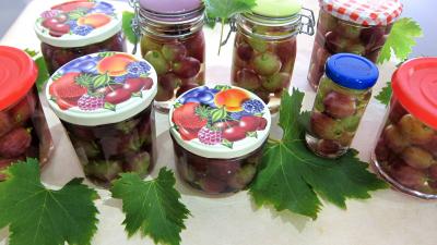 Conserves : Bocaux de raisins à l'eau de vie et épices
