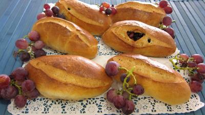 pains variés : Pains au lait aux raisins frais et cranberries secs
