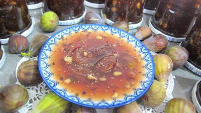 Confitures : Coupelle de confiture de figues aux fruits secs