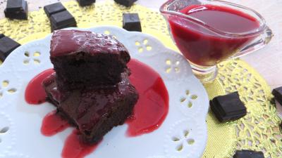 Dessert au chocolat : Assiette de brownies au chocolat