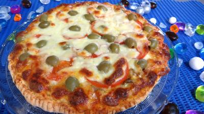 entrée à base de légumes : Assiette de pizza à l'aubergine
