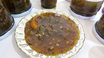Confitures : Coupelle de confiture de kiwis aux fruits secs