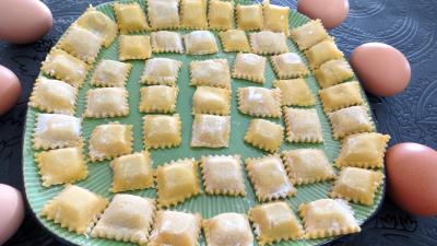 blanc d'oeuf : Assiette de raviolis faits maison