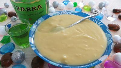 sucre cristallisé : Ramequin de crème pâtissière à l'Izarra