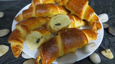 sucre cristallisé : Croissants variés et chocolat