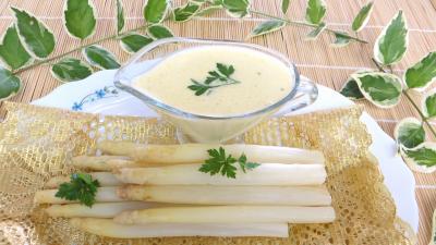 Printemps : Plat d'asperges avec sa sauce mousseline