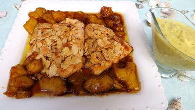 sauce soja : Assiette de filets de truite aux amandes et ananas