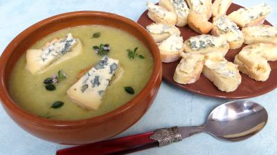 Printemps : Bol de crème de panais au bleur d'Auvergne