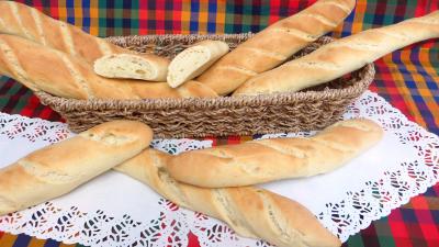 pains variés : Panier de baguettes de pain de mie