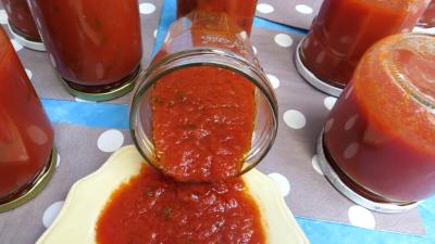 Conserves : Bocaux de sauce tomate épicée
