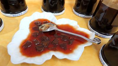 Confitures : Coupelle de gelée de raisins à la rhubarbe