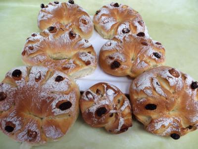 petit déjeuner : Couronnes de pain de mie aux fruits secs
