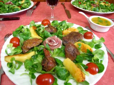 Image : recette Salade de mâche aux foies de volaille et aux pommes