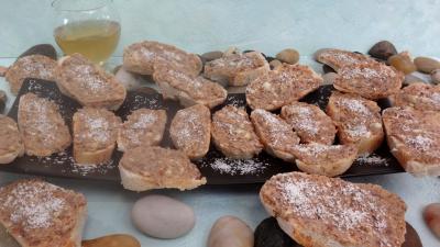 Cuisson à la poêle : Assiette de canapés aux anchois