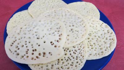 Recettes sans oeufs : Assiette de baghrirs, crêpes à mille trous