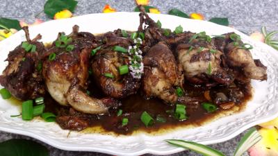 plat sucré salé : Plat de cailles au vin rouge
