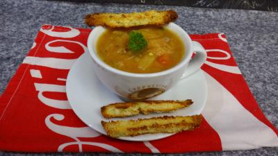 Pour débutants : Bol de soupe de légumes et tomme de brebis