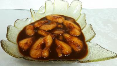 Recettes sans oeufs : Saladier de pêches au vin rouge