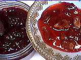 Au micro-ondes : Coupelle et bocal de prunes