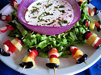 fromage de chèvre : Assiette de brochettes de crudités