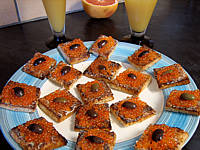 Canapés aux oeufs de truite
