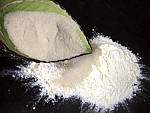 Ajout du sucre dans la farine