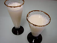 malibu : Verres de cocktail gin et lait d'amande