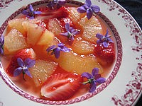 Recette Soupe de violettes à l'ananas et aux fraises
