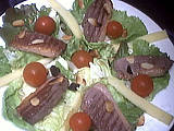 Recettes rapides : Assiette de salade de magret au Cantal