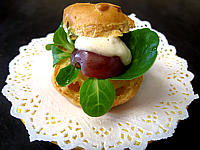 Recette Petits choux farcis au saumon fumé et aux raisins