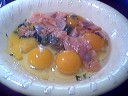 Préparation de l'omelette au saumon et pommes de terre