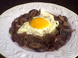 Image : recette Oeufs au vin rouge et champignons