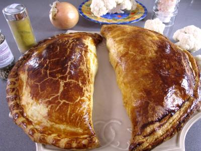 entrée à base de poisson : Assiette de chaussons au chou-fleur et au thon