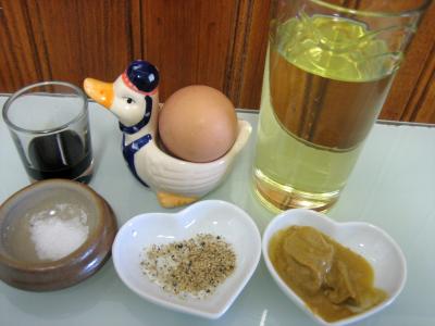 Ingrédients pour la recette : Sauce mayonnaise au batteur-mélangeur