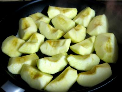 Chapon aux pommes et légumes avec sauce au champagne et armagnac - 9.3
