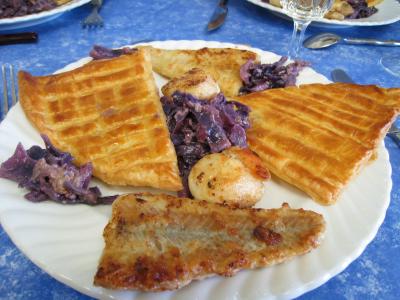 Recette Feuilletés de colin et Saint-Jacques au chou rouge